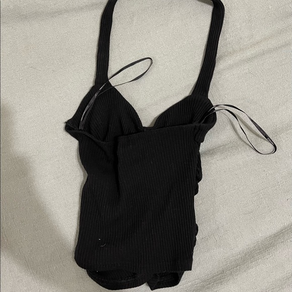 Black cropped halter top - Picture 2 of 2